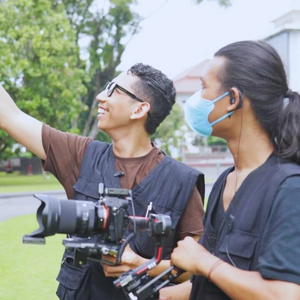 Selain itu, penyelenggara acara di Sukoharjo juga dapat memanfaatkan video dokumentasi untuk merekam momen penting dalam acara yang mereka selenggarakan. Acara seperti festival budaya, seminar, dan pameran produk dapat terdokumentasi dengan lebih profesional, menghasilkan visual yang kuat dan bernilai.