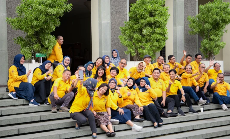 Profesor Universitas Gadjah Mada